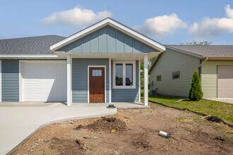 2019 Essler Dr in St. Peter, MN - Building Photo - Building Photo