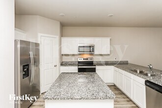 616 Ava Trl in Lewisville, TX - Foto de edificio - Building Photo