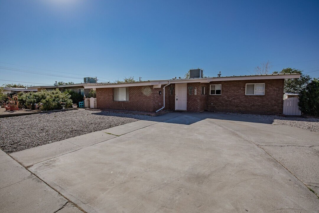 2405 Tulane Ave in Alamogordo, NM - Building Photo