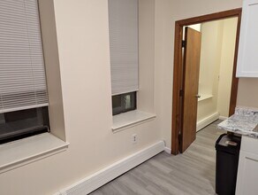 12 Miles St, Unit 3 in Greenfield, MA - Building Photo - Building Photo