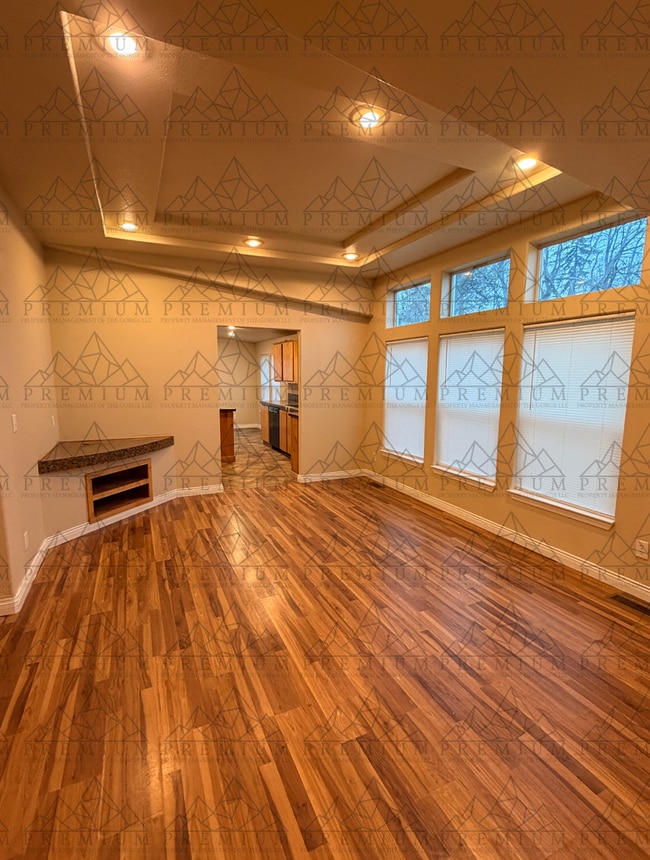 1380 Rawson Rd in Hood River, OR - Building Photo - Building Photo