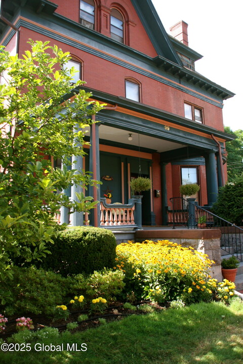 99 Circular St-Unit -5 in Saratoga Springs, NY - Building Photo