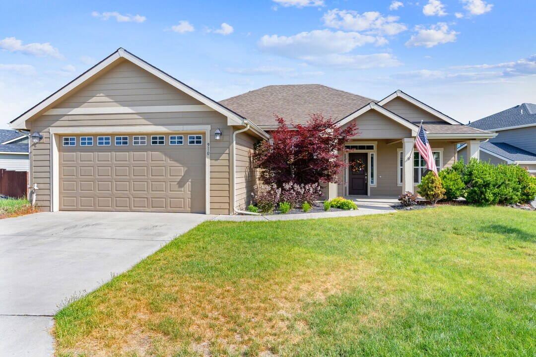910 W Chaperon Peak Dr in Spokane, WA - Building Photo