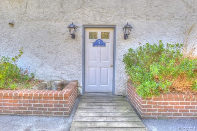 3 Toms Point Ln