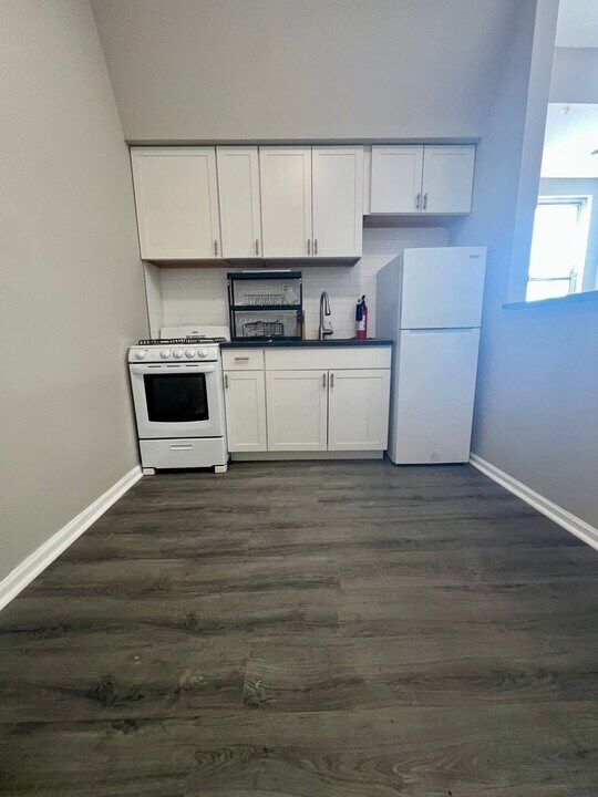 2419 S 62nd St in Philadelphia, PA - Building Photo