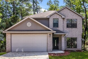 612 Spruce Dr in Conroe, TX - Building Photo