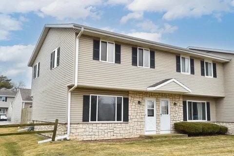 W163N11528 Windsor Ct, Unit A in Germantown, WI - Building Photo