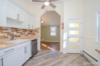 3774 NJ-27 in Kendall Park, NJ - Foto de edificio - Building Photo