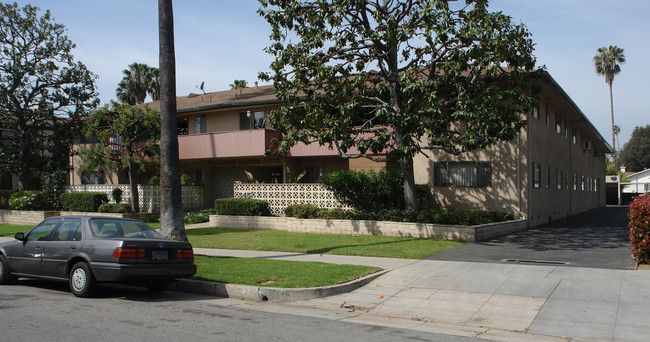 Holliston Garden Apartments in Pasadena, CA - Building Photo - Building Photo