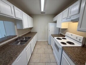 2720 Camelot Dr in Laredo, TX - Building Photo - Building Photo