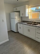 422 Columbus Ave, Unit #1 in New Smyrna Beach, FL - Building Photo - Building Photo