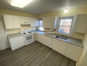 24 Alewife Brook Pky, Unit 2 in Cambridge, MA - Building Photo - Building Photo