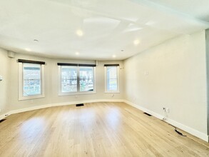 8 Robeson St, Unit 1 in Boston, MA - Building Photo - Building Photo