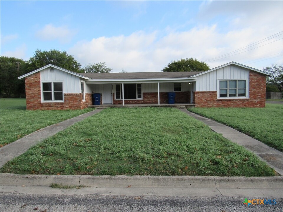 402 Hill St in Copperas Cove, TX - Building Photo