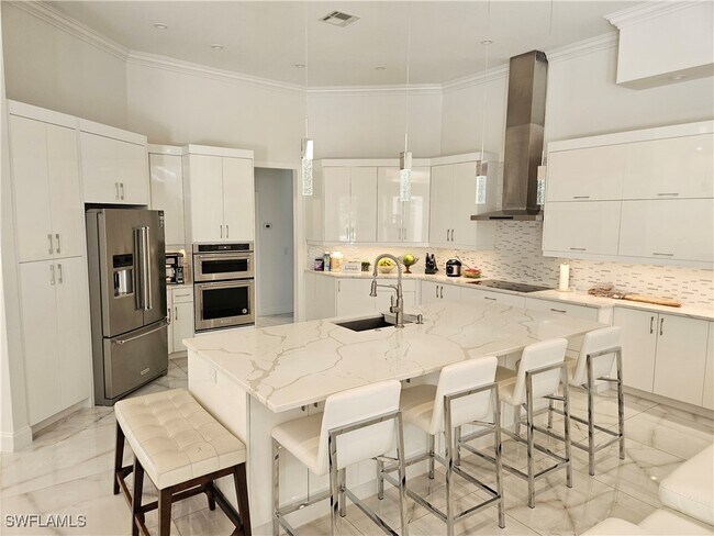 8122 Wilshire Lakes Blvd in Naples, FL - Foto de edificio - Building Photo