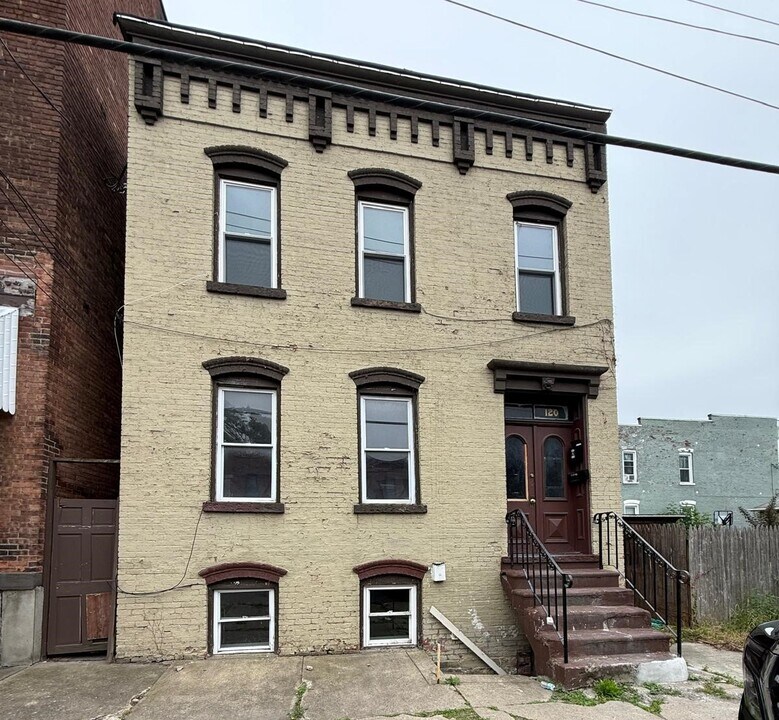 120 Jefferson St, Unit 1 in Troy, NY - Building Photo