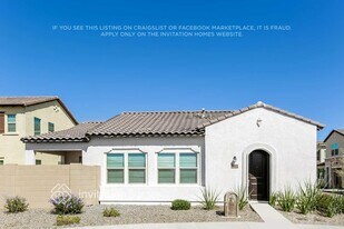 18972 W Reade Ave in Litchfield Park, AZ - Building Photo