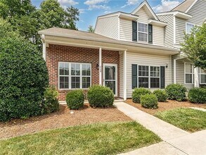 660 Grasswren Way in Greensboro, NC - Building Photo - Building Photo