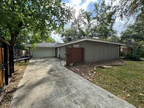 1907 Ashford Hollow Ln in Houston, TX - Foto de edificio - Building Photo
