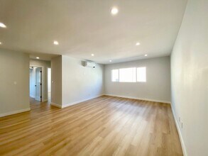 3207 W 3rd St in Los Angeles, CA - Building Photo - Building Photo