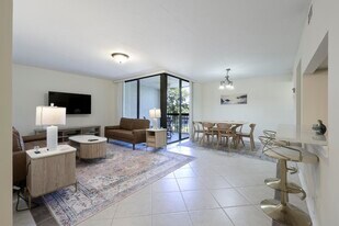 825 Egret Cir in Delray Beach, FL - Building Photo