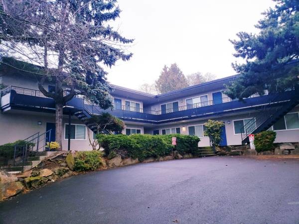 Deeridge Apartments in Seattle, WA - Foto de edificio