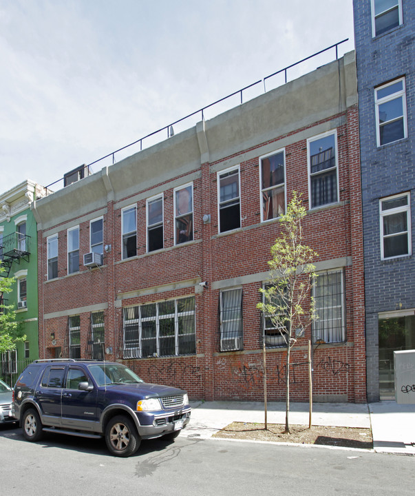 60 Stagg St in Brooklyn, NY - Building Photo