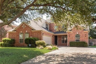 1126 Mossy Rock Dr in Keller, TX - Foto de edificio - Building Photo