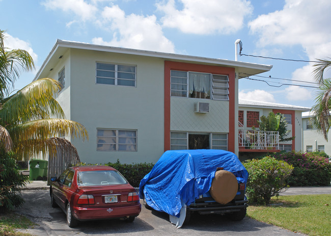 Cambridge Apartments in Fort Lauderdale, FL - Building Photo - Building Photo