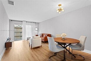 677 NE 24th St in Miami, FL - Building Photo