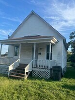 917 W King St in Decatur, IL - Building Photo