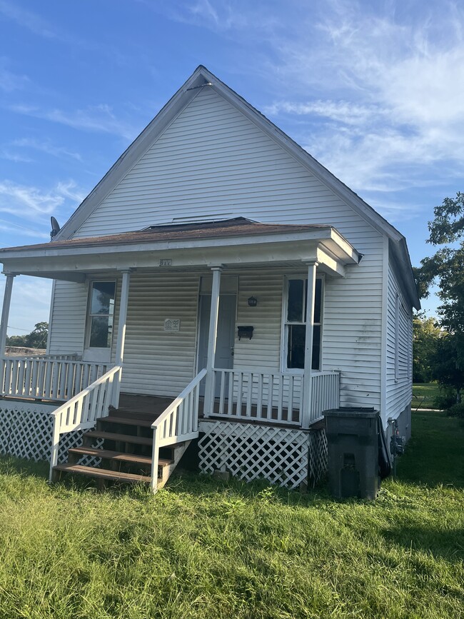917 W King St