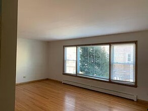 5838 W Montrose Ave, Unit 1N in Chicago, IL - Foto de edificio - Building Photo