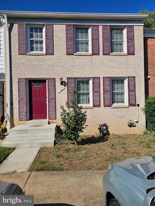5467 Lighthouse Ln in Burke, VA - Building Photo