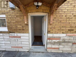 3261 Lawrence Ave E in Toronto, ON - Building Photo - Building Photo