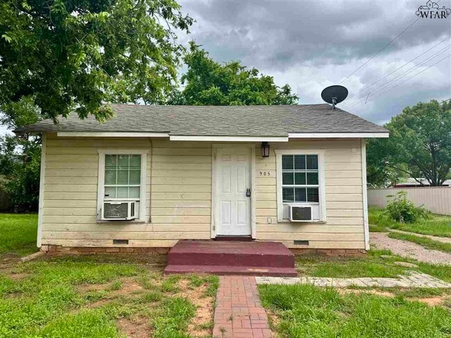 property at 905 Carolina St