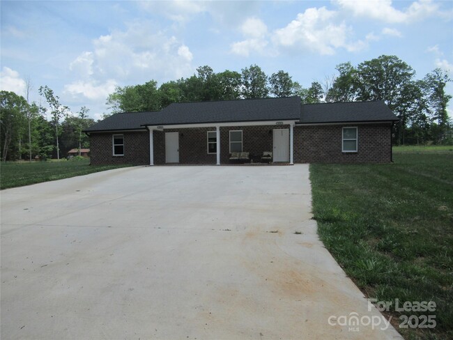 property at 3784 English Oak Dr