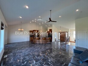 8426 S Black Hawk Dr in Idaho Falls, ID - Building Photo - Building Photo