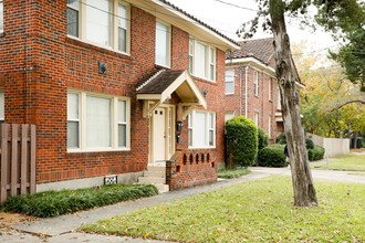 4001 Caroline St in Houston, TX - Building Photo - Building Photo