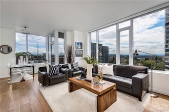 1321 Seneca St, Unit 1003 in Seattle, WA - Foto de edificio - Building Photo
