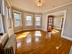 55 Brookley Rd in Boston, MA - Foto de edificio - Building Photo