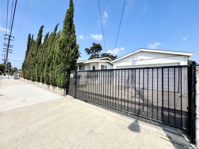 11302 Elliott Ave in El Monte, CA - Building Photo - Building Photo