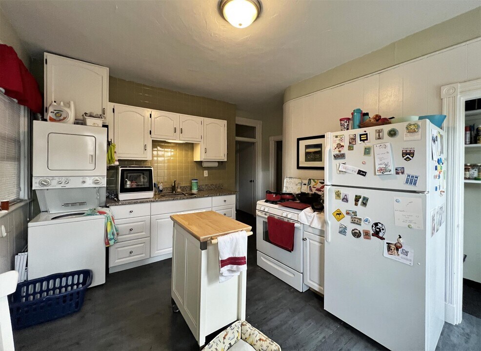 56 Beacon St, Unit 2 in Somerville, MA - Building Photo