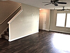 10 Sandy Point Way in Port Wentworth, GA - Building Photo - Building Photo