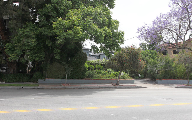 5244-5252 Whitsett Ave in Valley Village, CA - Building Photo - Building Photo