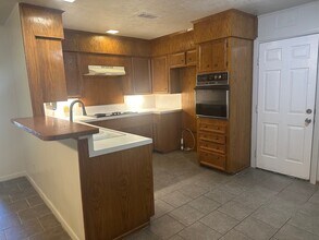 319 Chestnut St in Lake Jackson, TX - Building Photo - Building Photo