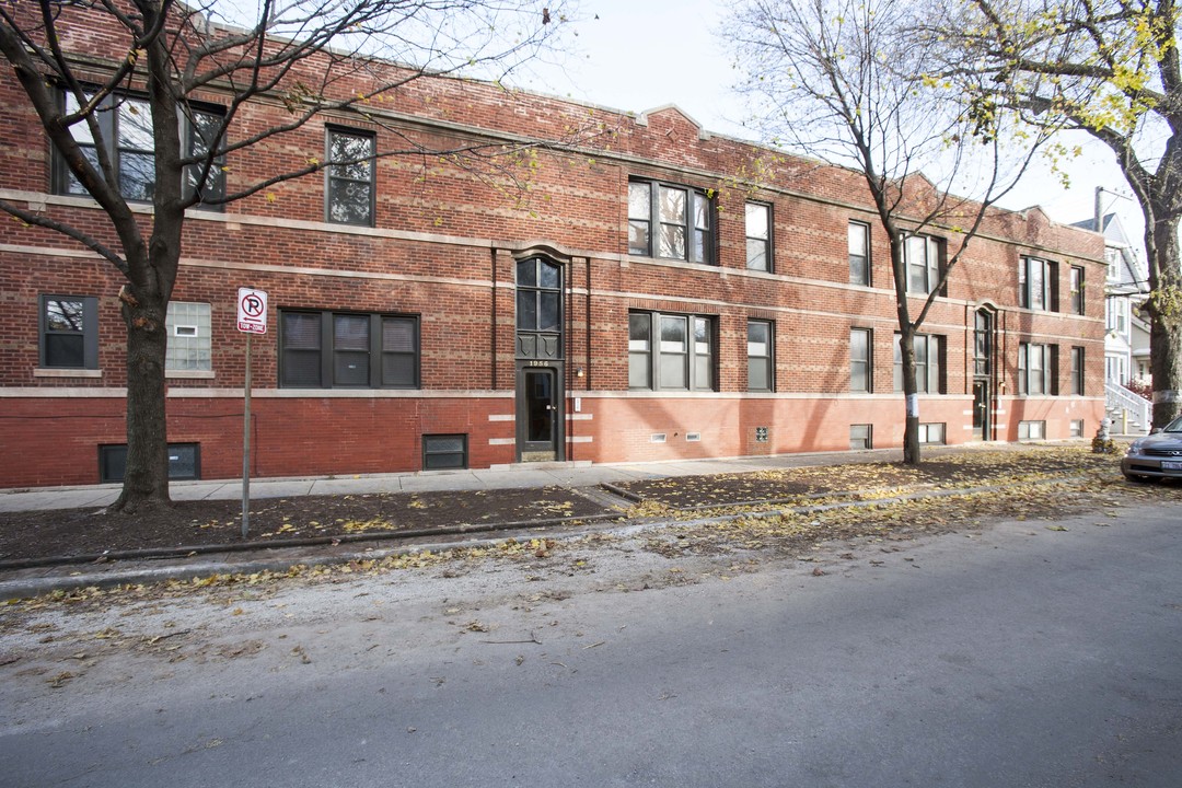 1946 W Bradley Pl in Chicago, IL - Foto de edificio