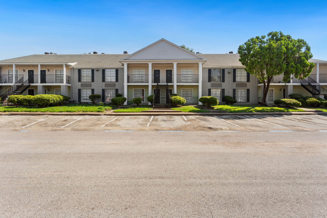 Town Park Apartments in Houston, TX - Foto de edificio