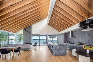 47L S Ferry Rd in Shelter Island, NY - Building Photo