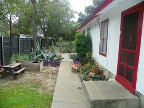 2007 E 16th St-Unit -A in Austin, TX - Building Photo - Building Photo